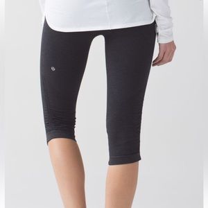 LULULEMON In The Flow dark grey seamless crop leggings